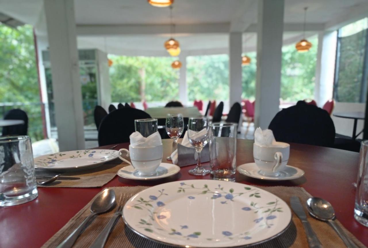 White House Riverside Retreat Nallathanniya ภายนอก รูปภาพ