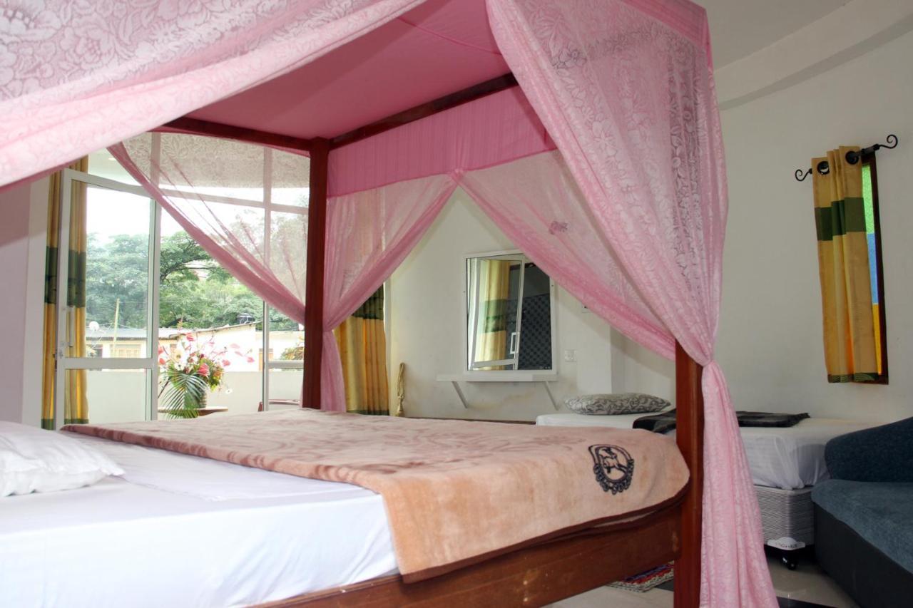 White House Riverside Retreat Nallathanniya ภายนอก รูปภาพ